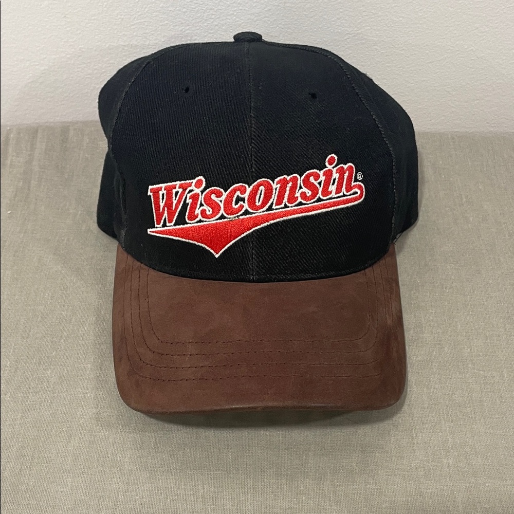 Vintage Wisconsin Badgers black and leather brim hat one size